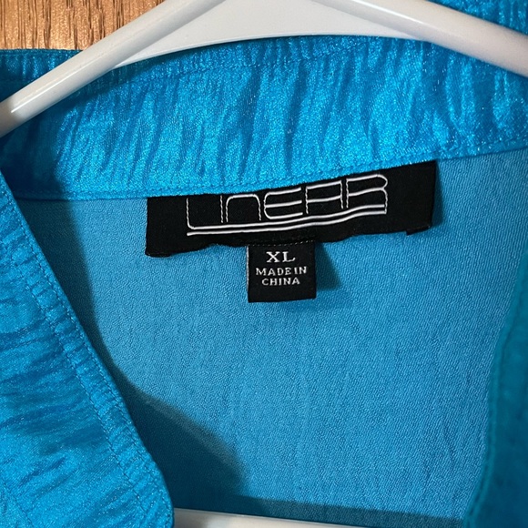 Size XL Linear Button Up Shirt - Picture 3 of 3